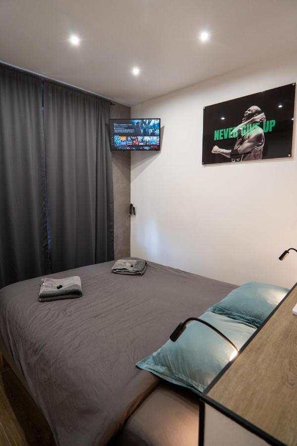 Capsule Fitness - sauna - balneo - machine de sport privatif - PS5 - 2 chambres Valenciennes Exterior foto