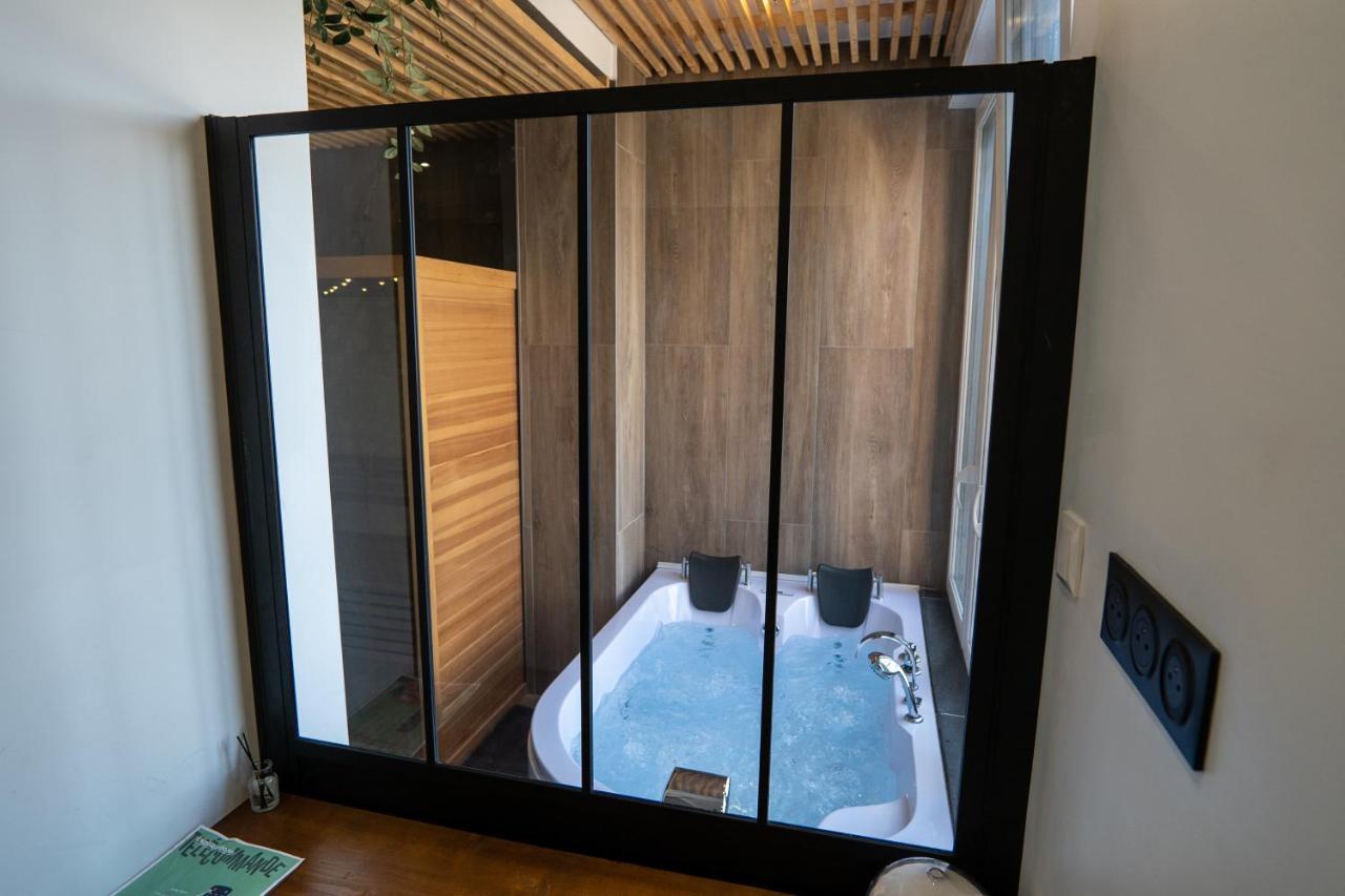 Capsule Fitness - sauna - balneo - machine de sport privatif - PS5 - 2 chambres Valenciennes Exterior foto